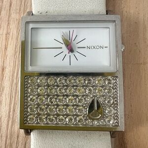 Nixon max and relax chalet ladies rectangular white leather watch NEW BATTERY